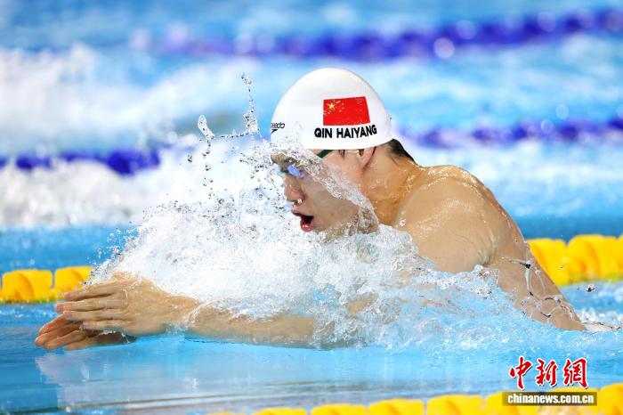 世锦赛聚焦中国跳水新组合夺金，覃海洋问鼎男