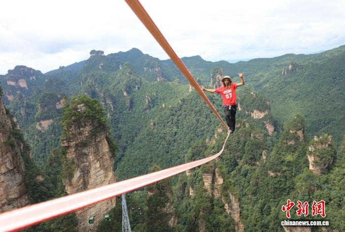 卢森堡选手夺冠：2025年张家界黄石寨千米高空扁