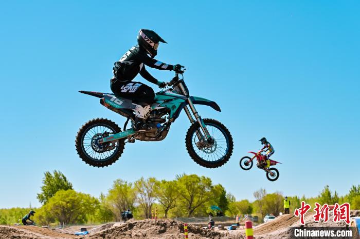 库伦旗银沙湾迎来2024中国摩托车越野锦标赛库伦