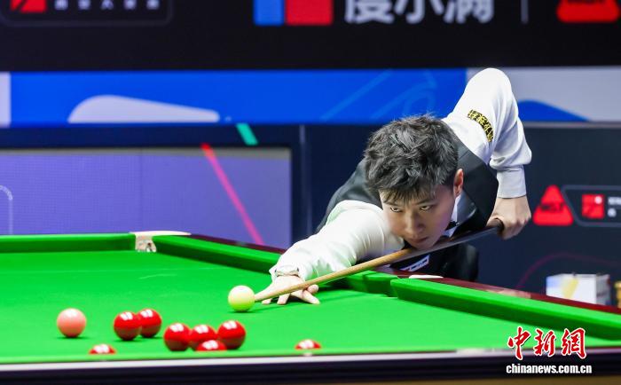 2025斯诺克西安大奖赛首日：赵心童逆转晋级，特