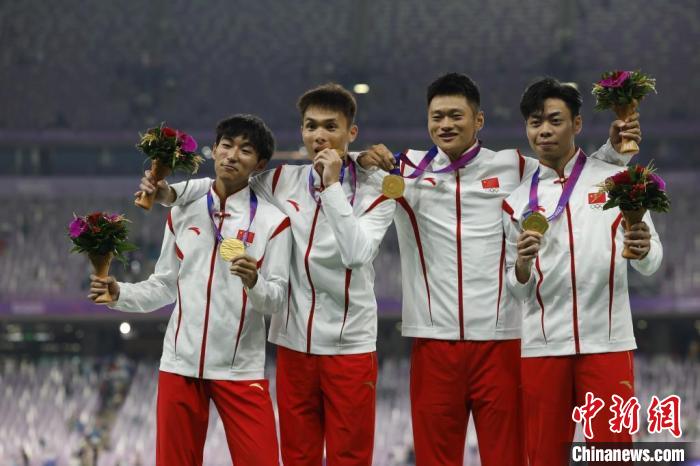 中国短跑双冠王闪耀杭州亚运会 男女接力金牌收