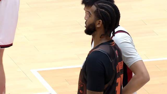 山东男篮迎战浙江男篮遭遇惨败 新外援表现欠佳