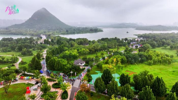 济南站冒雨开跑 九城联动接力助力十五运会