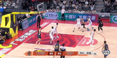 广东男篮20分优势遭逆转 张皓嘉防守崩盘崔永熙