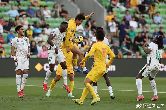 国足热身赛惨败喀麦隆，7大收获与防守隐患曝光