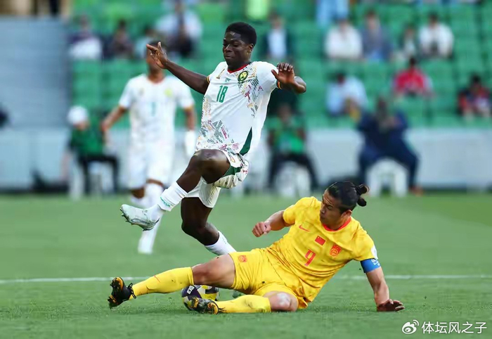 国足热身赛惨败喀麦隆，7大收获与防守隐患曝光