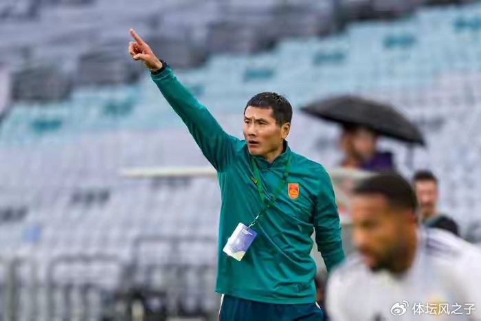 国足热身赛惨败喀麦隆，7大收获与防守隐患曝光