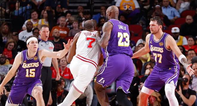 湖人火箭首轮对决引热议 球迷投票结果揭晓